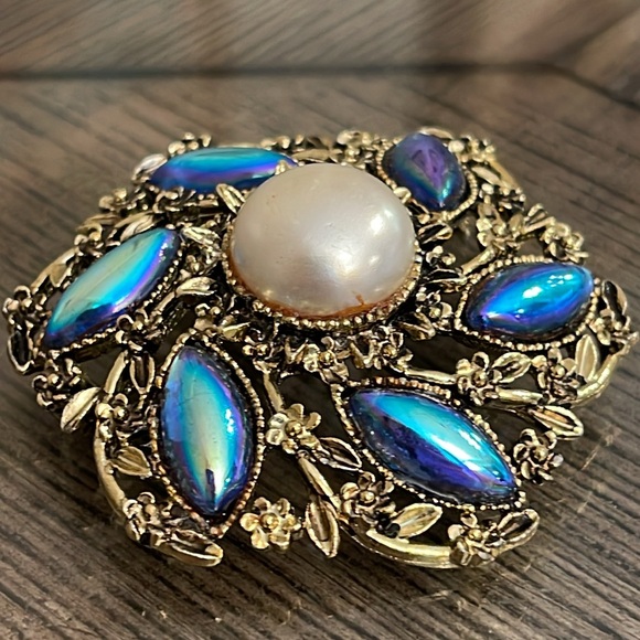 Vintage Antique Gold Victorian Style Pin with Faux Pearl & Oil Slick Gems - Picture 3 of 16